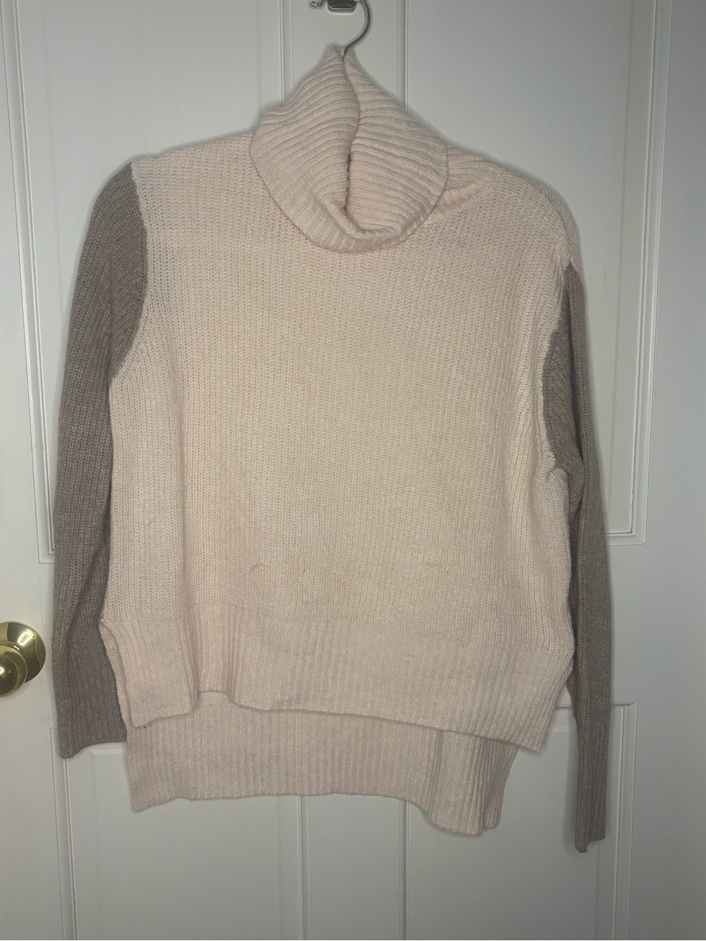 Lulu’s Cream and Taupe Turtleneck Colorblock Sweater size XS